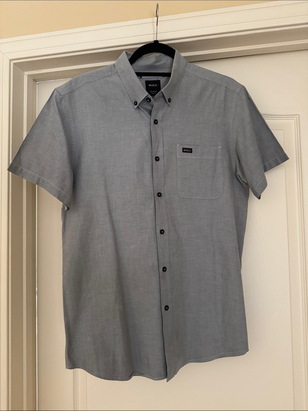 RVCA Short-Sleeve Button-Down Shirt in Light Gray